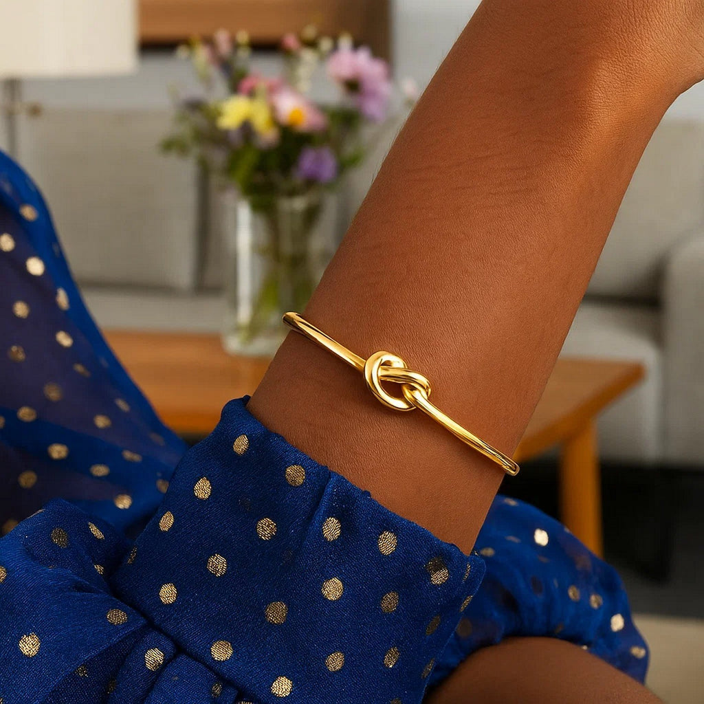 14k Yellow Gold Bangle Bracelet with Polished Knot (9.50 mm)