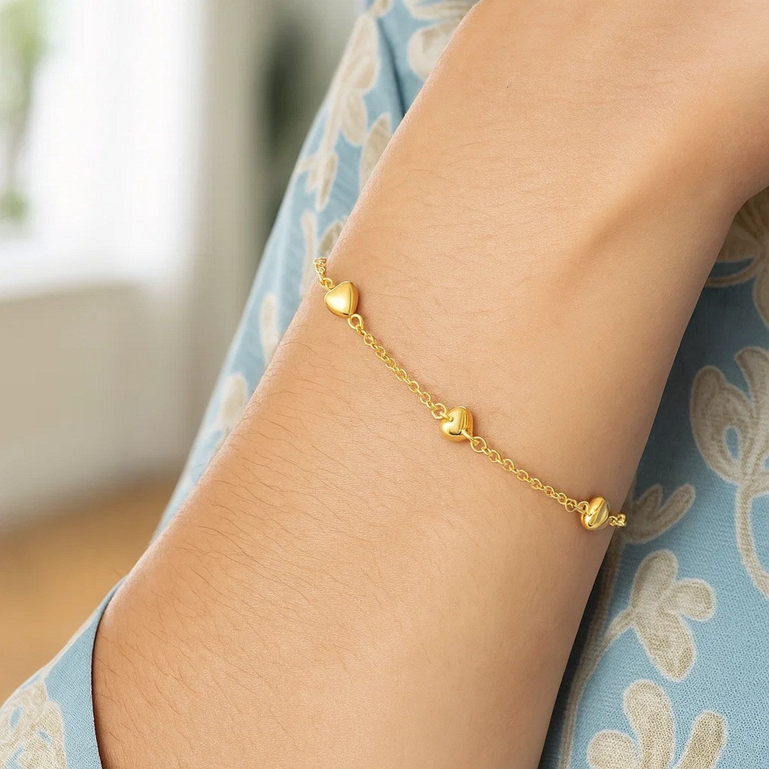 14k Yellow Gold Rolo Chain Bracelet with Puffed Heart Stations (3.30 mm)